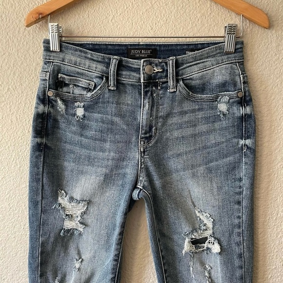 Judy Blue Skinny Fit Capri Cropped Jeans Women’s 26 Blue Distressed Mid Rise EUC - Picture 3 of 12